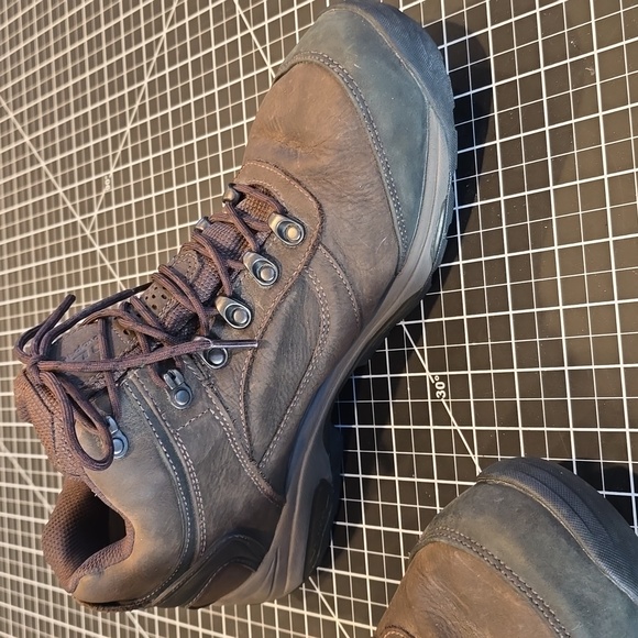 11.5 2E New Balance Hiking Boot Shoes EUC  MW978GT - Picture 6 of 12